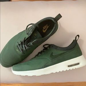 Green Nike Air Max Thea